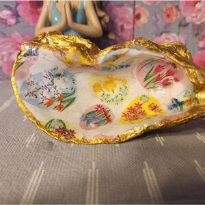 DECOUPAGE EASTER EGGS ON A OYSTER SHELL